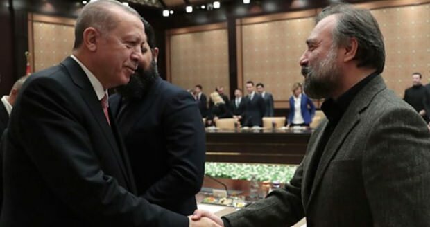 Τον Πρόεδρο Erdoğan και την Oktay Karnaca