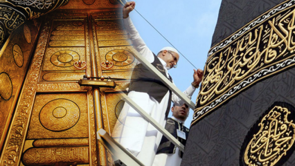 Ποια είναι τα χαρακτηριστικά του καλύμματος Kaaba; Από ποιον καλύφθηκε για πρώτη φορά;