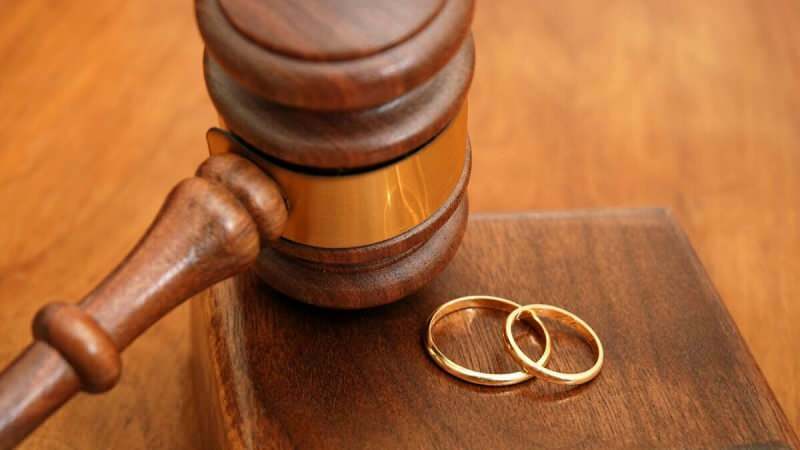 Εκπληκτική απόφαση από το Ανώτατο Δικαστήριο! Το φτύσιμο στο πρόσωπο της πεθεράς προκαλεί το διαζύγιο