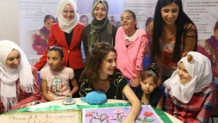 Ο Songül Öden συναντήθηκε με συριακές γυναίκες
