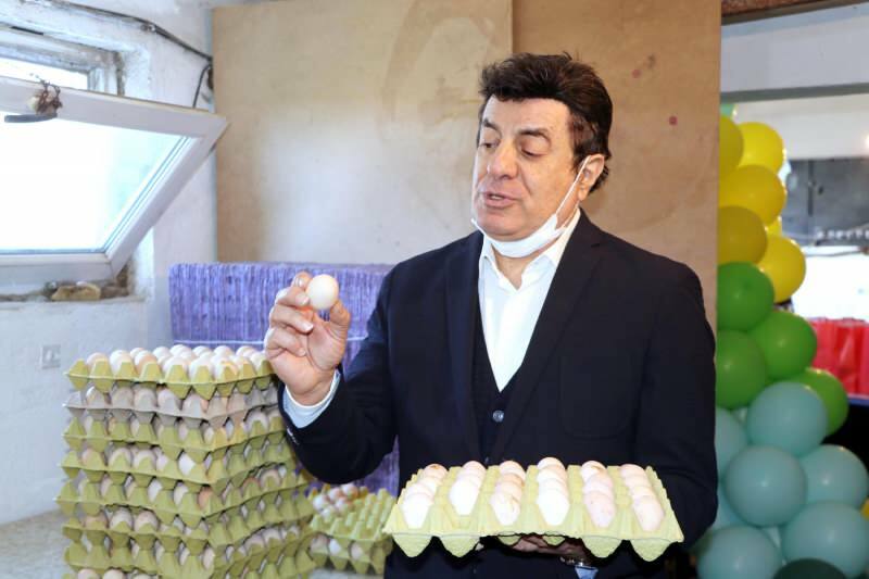 Ο διάσημος τραγουδιστής Coşkun Sabah δημιούργησε ένα αγρόκτημα: τώρα «Yumurtacı Coşkun»