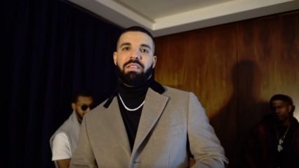 Ο παγκοσμίου φήμης τραγουδιστής Drake συγκλόνισε τον συνδυασμό εκατομμυρίων δολαρίων