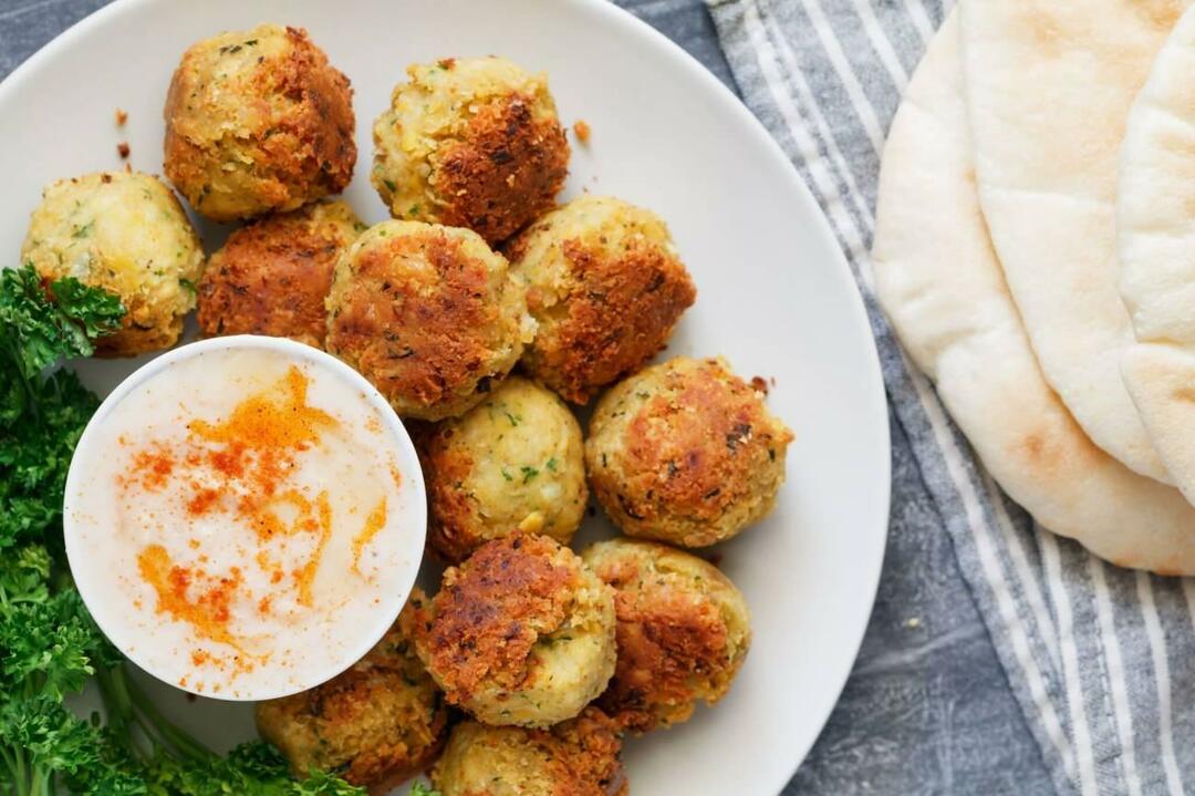 Πώς να φτιάξετε αυθεντικά Falafel; Η πιο εύκολη συνταγή για Falafel και υλικά!