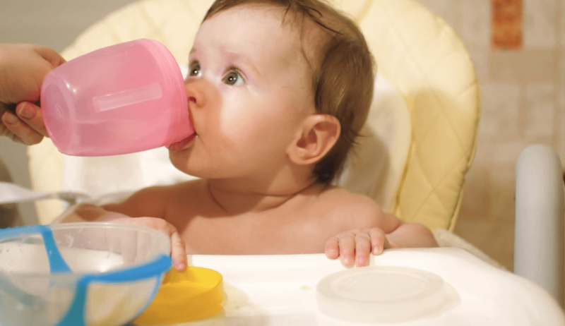 Πόσο νερό πρέπει να δοθεί στα μωρά;