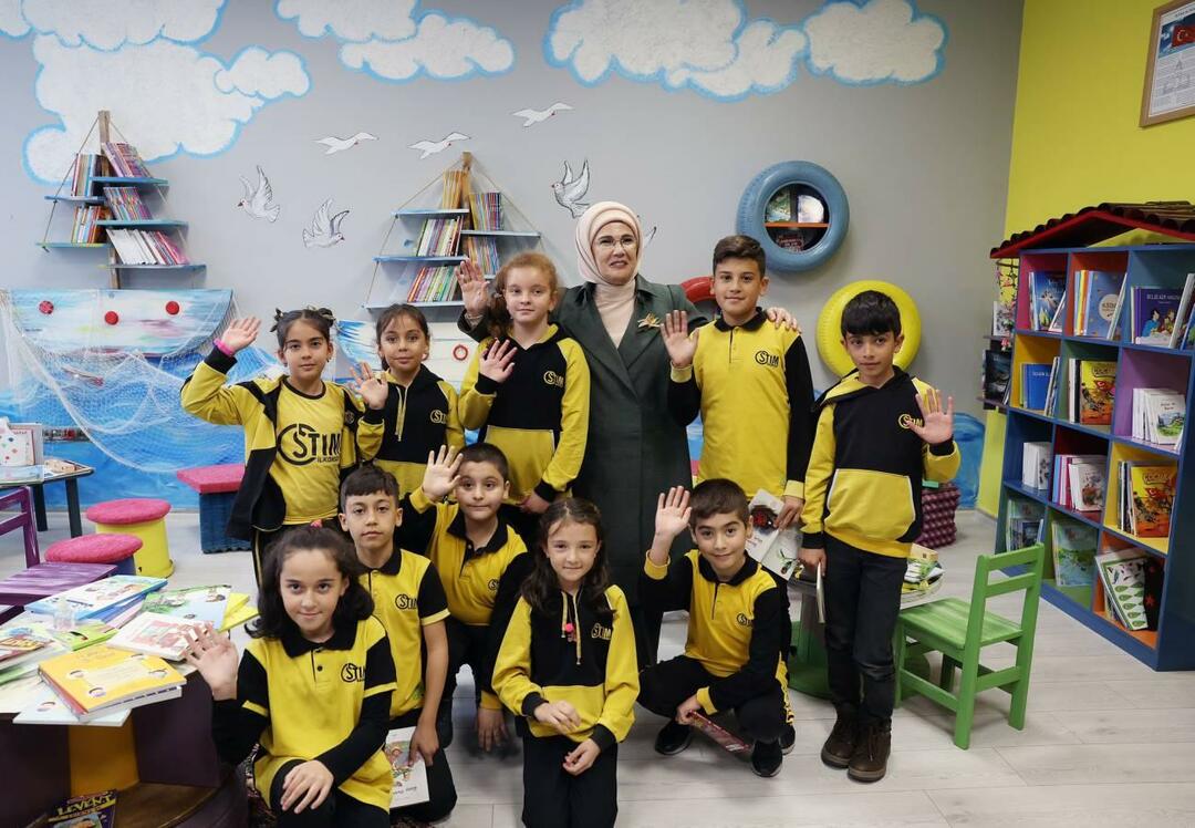 Η Εμινέ Ερντογάν συναντήθηκε με παιδιά στην Άγκυρα