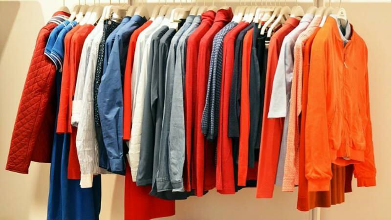 Πράγματα που πρέπει να προσέχετε όταν αγοράζετε μεταχειρισμένα ρούχα