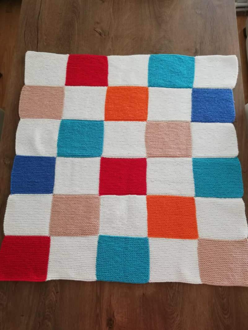 Πώς να πλέκει μωβ κουβέρτα μωρού