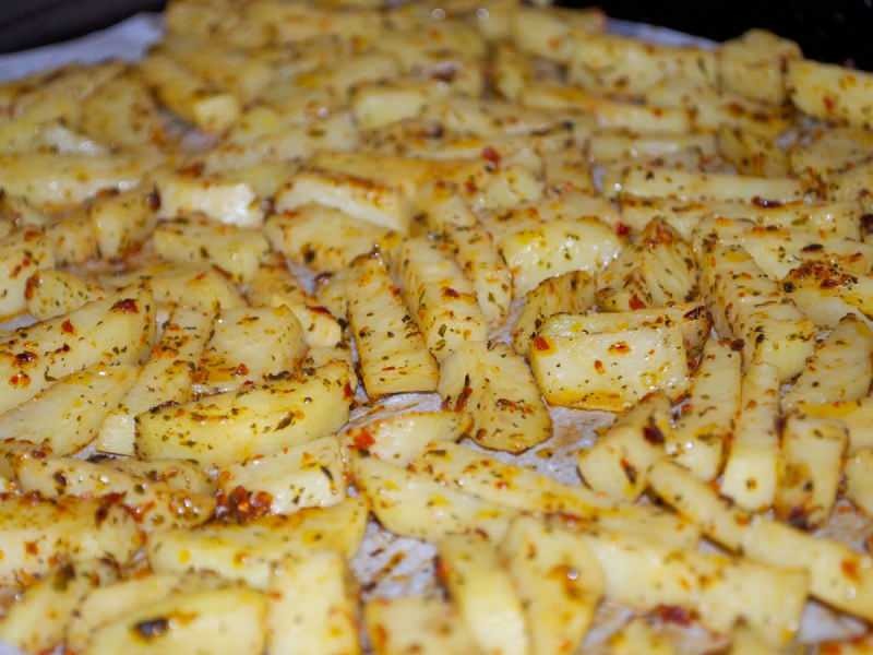 Πώς να φτιάξετε πικάντικες πατάτες στο φούρνο; Η ευκολότερη συνταγή πικάντικης ψητής πατάτας