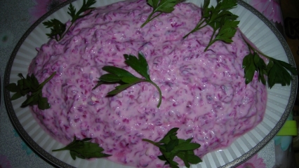 Πώς να φτιάξετε σαλάτα μοβ λάχανου με το ευκολότερο γιαούρτι;