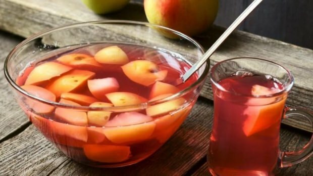 Νόστιμη συνταγή κομπόστα μήλου σε καλοκαιρινή ζέστη! Πώς να φτιάξετε κομπόστα μήλου;