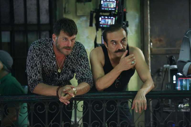 Ο τελευταίος ρόλος του Kıvanç Tatlıtuğ στην ταινία είναι μια σπείρα οργανωμένων έργων