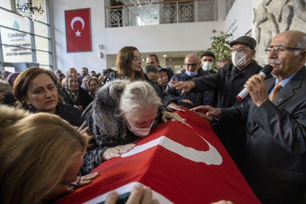 Ο πατέρας του Özge Ulusoy αποχαιρέτησε το τελευταίο του ταξίδι