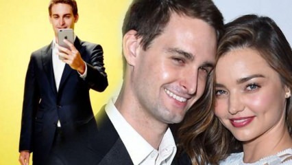 Η Miranda Kerr, η σύζυγος του ιδρυτή της Snapchat, το πρόσωπο του Evan είναι πρησμένο!