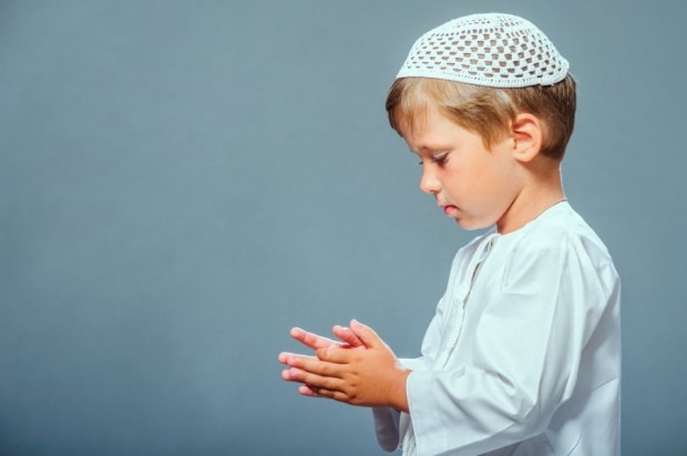Διδάσκοντας τα παιδιά να προσεύχονται