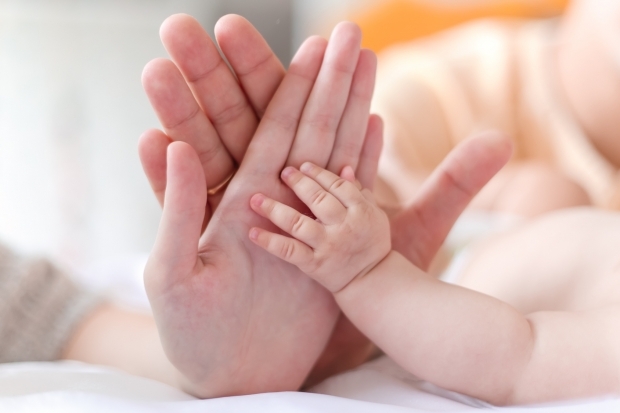 Γιατί είναι κρύα τα χέρια των μωρών;