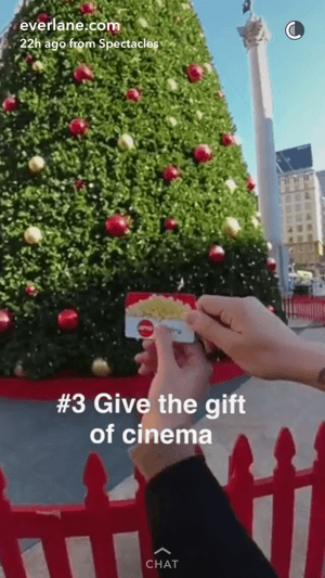Η ιστορία του Snapchat της Everlane έδειξε έναν πρεσβευτή μάρκας να μοιράζει μια δωροκάρτα ταινίας.