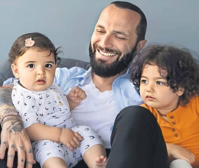 3 από τους Berkay Şahin και Özlem Ada Şahin. κοινή χρήση παιδιών