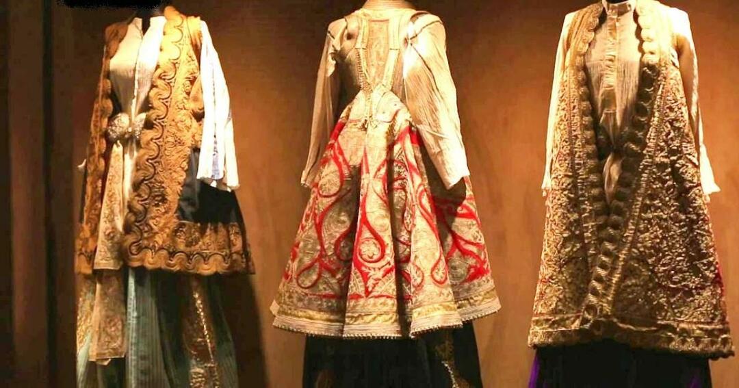 Πώς ήταν τα γυναικεία ρούχα στο Οθωμανικό Παλάτι τον 18ο και 19ο αιώνα;