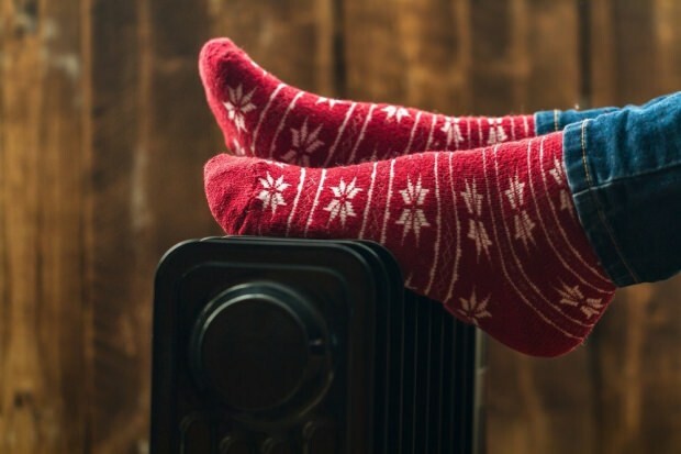 Σταθερά ρίγη! Προκαλεί κρύα πόδια και τι είναι καλό για τα κρύα πόδια;
