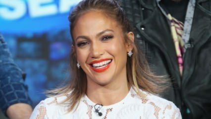 Η Jennifer Lopez κυκλοφορεί το εμπορικό σήμα της skincare