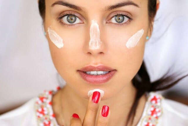 Για να καθαρίσετε το σωστό δέρμα: Κάντε ένα διάλειμμα από το μακιγιάζ