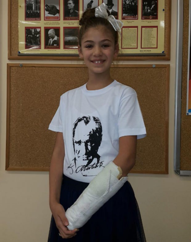Το χέρι της Isabella Damla Güven έσπασε, αλλά δεν άφησε το σετ