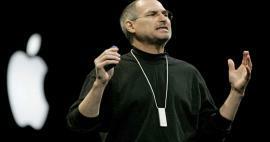 Σε δημοπρασία οι παντόφλες του ιδρυτή της Apple, Steve Jobs! Πωλήθηκε σε τιμή ρεκόρ