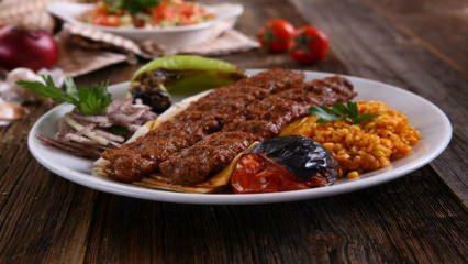 Πώς να φτιάξετε αληθινό κεμπάπ Adana; Σπιτική συνταγή κεμπάπ Άδανα