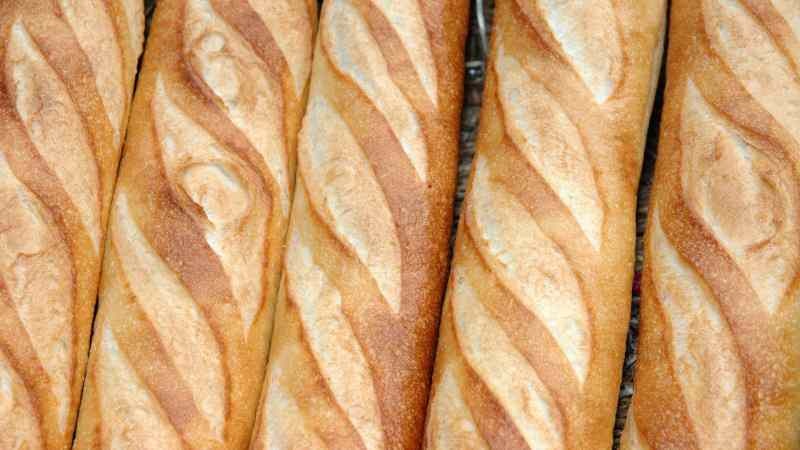 Τι σημαίνει τα γαλλικά; Πώς να φτιάξετε γαλλικό ψωμί; Γαλλική παραγωγή ψωμιού στο σπίτι