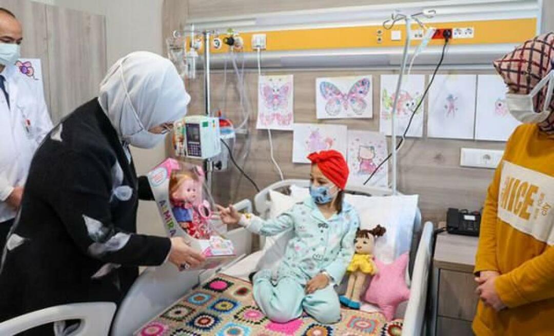 Η Εμινέ Ερντογάν επισκέφτηκε παιδιά με καρκίνο! 