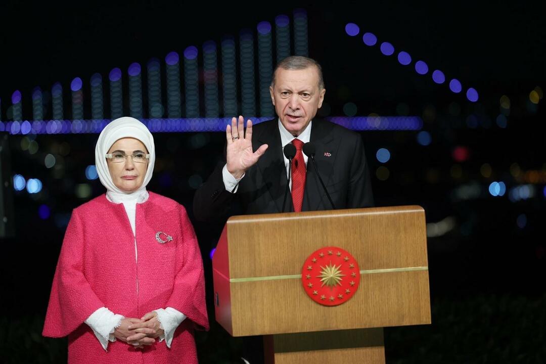 100α γενέθλια από την Πρώτη Κυρία Ερντογάν. μήνυμα της χρονιάς: "Η Δημοκρατία είναι ο αμετάβλητος οδηγός του μέλλοντός μας!"