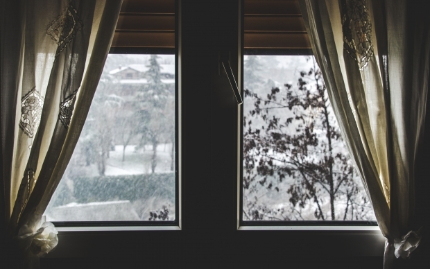 Ποιοι είναι οι τρόποι να διατηρηθεί το σπίτι ζεστό το χειμώνα; Πώς είναι το εσωτερικό του σπιτιού ζεστό;