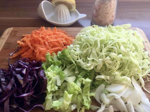 Πώς να κάνετε μια πρακτική σαλάτα λάχανο Coleslaw;