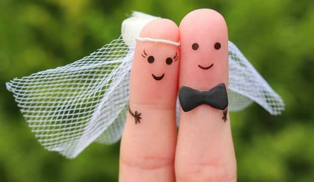 Ο αριθμός των ζευγαριών που παντρεύτηκαν λόγω της επιδημίας μειώθηκε στο χαμηλότερο επίπεδο σε 20 χρόνια