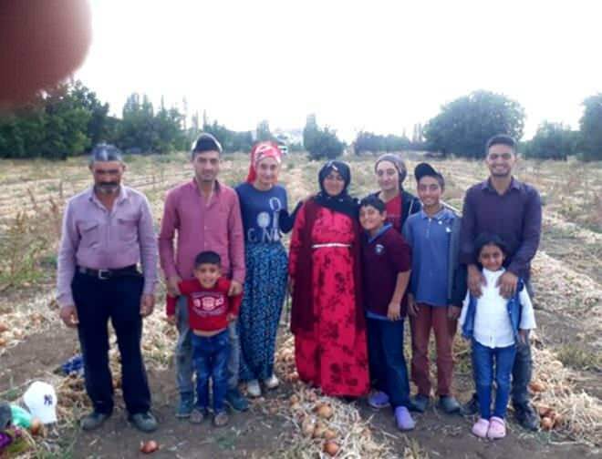 Hikmet Karabulut και η οικογένειά της