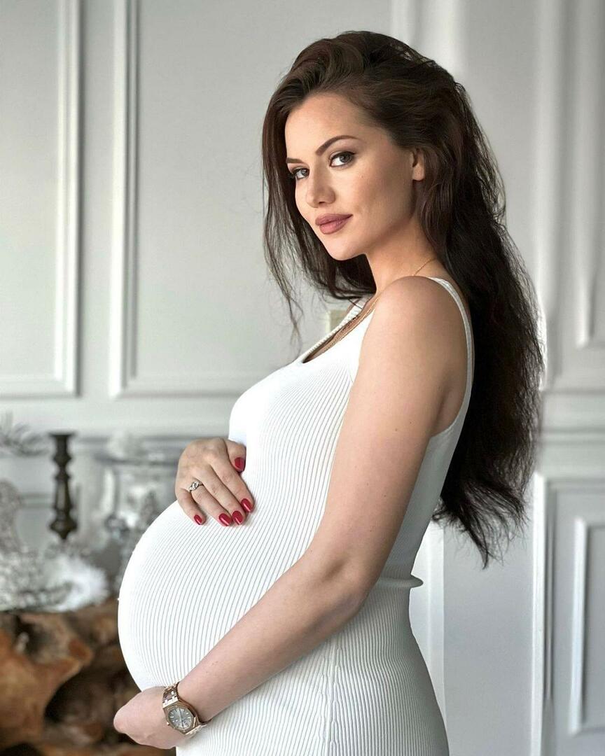Η Fahriye Evcen έγινε μητέρα για δεύτερη φορά