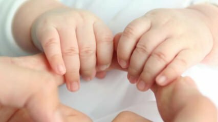 Γιατί είναι κρύα τα χέρια των μωρών; Χέρι και πόδι κρύο στα βρέφη