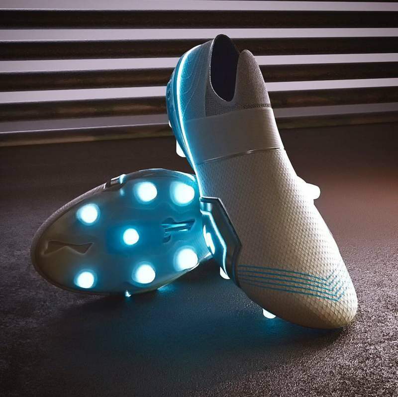 Παπούτσια «Tesla» από τη Nike και τον σχεδιαστή της Adidas