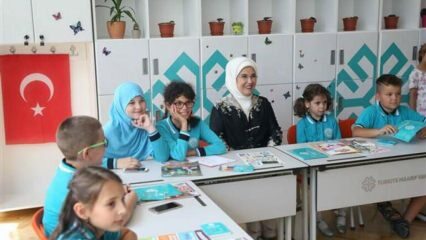Η πρώτη κυρία Erdoğan επισκέφτηκε τα σχολεία Maarif
