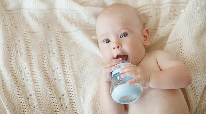 Πρέπει να δοθεί νερό σε μωρά;