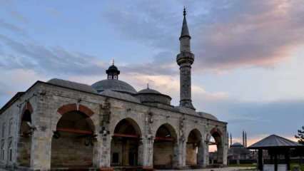 Πού και πώς να πάτε στο Τζαμί Muradiye; Ένα αριστούργημα που φέρει τα ίχνη της Τουρκικής Πλακοποιίας