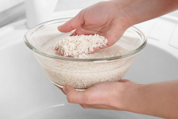 Ποια είναι τα οφέλη του νερού από ρύζι; Το ρύζι αποδυναμώνει το νερό;