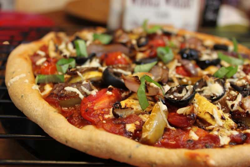 Η ευκολότερη συνταγή για χορτοφάγους πίτσας! Πώς να φτιάξετε χορτοφάγο πίτσα στο σπίτι;