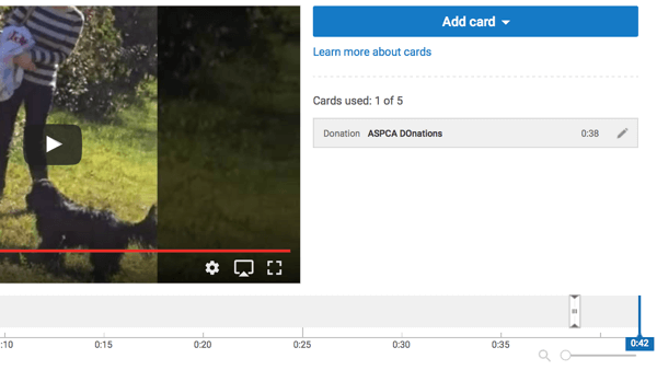 Σύρετε το εικονίδιο της κάρτας YouTube στο δείκτη ώρας στο σημείο όταν θέλετε να εμφανίζεται.