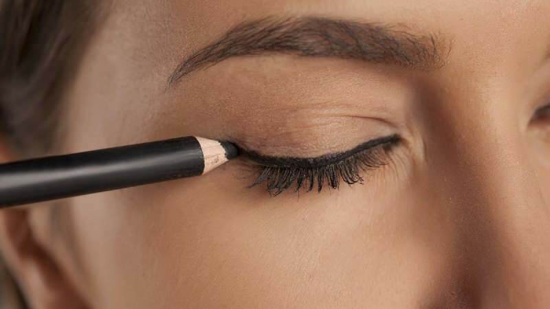 Πώς να σχεδιάσετε το ευκολότερο eyeliner; Ποιες είναι οι μέθοδοι σχεδίασης eyeliner;