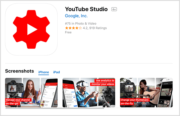 Η εφαρμογή YouTube Studio στο iTunes διαθέτει ένα κόκκινο εικονίδιο με ένα βέλος στο κέντρο. Τρία στιγμιότυπα οθόνης δείχνουν από αριστερά προς τα δεξιά δείχνουν μια γυναίκα να εγγράφει ένα βίντεο και την οθόνη του κινητού για τη διαχείριση του καναλιού σας εν κινήσει, έναν άνδρα που φορά μια εικονική πραγματικότητα ακουστικά και την οθόνη παρακολούθησης αναλυτικών στοιχείων, και μια γυναίκα που καταγράφει ένα βίντεο που παίζει κιθάρα και την οθόνη για κινητά για την αλλαγή μιας μικρογραφίας βίντεο στο πετώ.