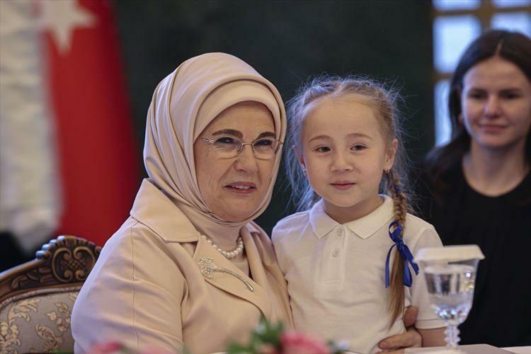 Η Εμινέ Ερντογάν γιόρτασε την Παγκόσμια Ημέρα του Κοριτσιού