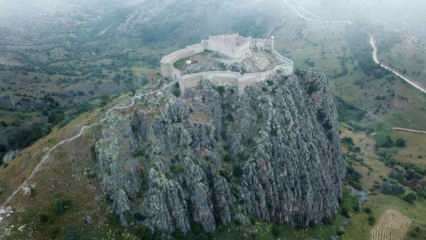 Αφύπνιση Πού βρίσκεται το Κάστρο Kuvel στο Great Seljuk; Η ιστορική σημασία του Κάστρου Kuvel