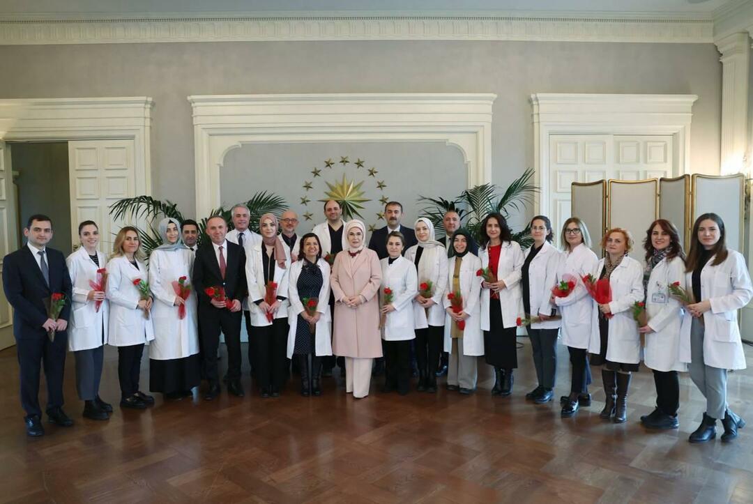 Η Εμινέ Ερντογάν συναντήθηκε με την ιατρική ομάδα της Προεδρίας