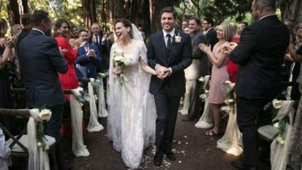 Η αστέρι του Χόλιγουντ Χίλαρι Σουάνκ είναι παντρεμένη!